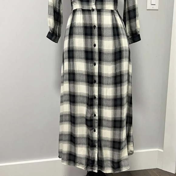 Stradivarius || black white long sleeve midi button down dress in check size XS - Picture 5 of 9